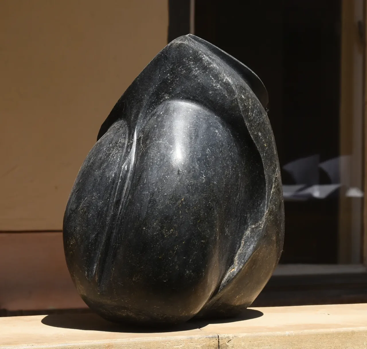 Sculpture - 15x20x40 cm granite