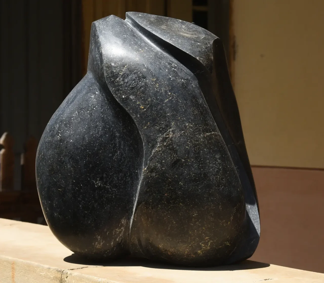 Sculpture - 15x20x40 cm granite